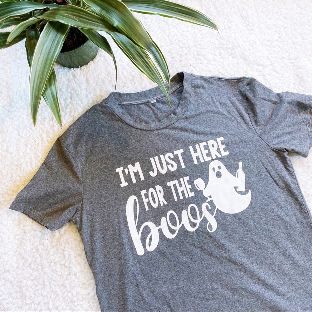Grey ‘Here for the boos’ tshirt